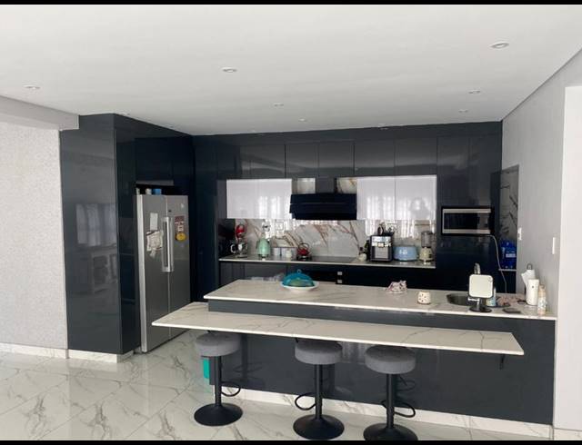 3 BEDROOM TOWNHOUSE FOR SALE IN BEVERLEY HILLS